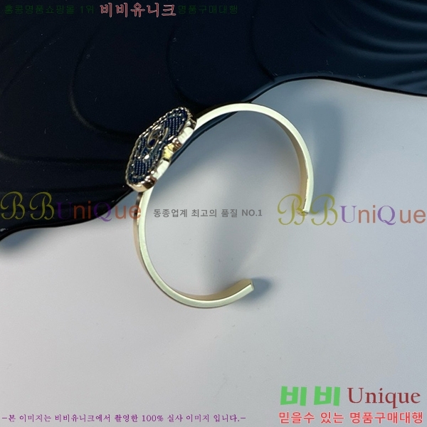   CH8877422-4