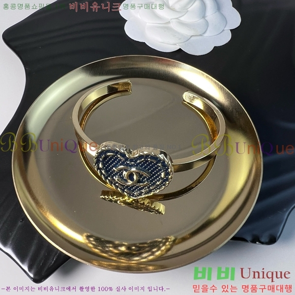   CH8877422-4