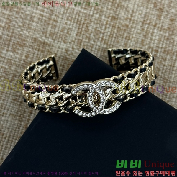   CH8877422-8