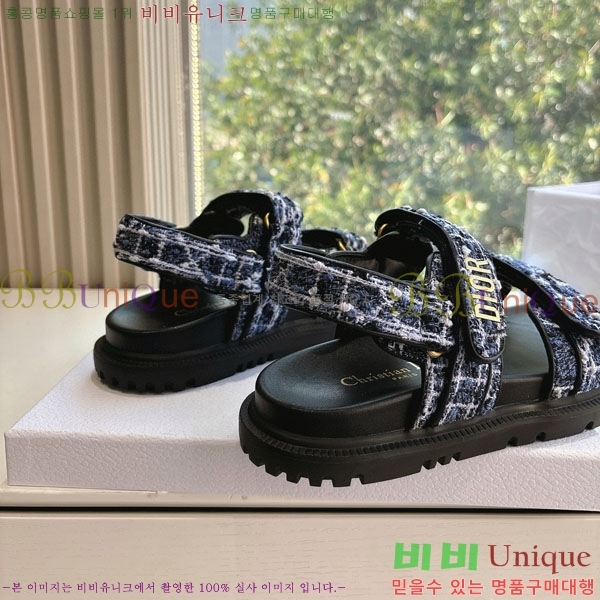     D2466049-2