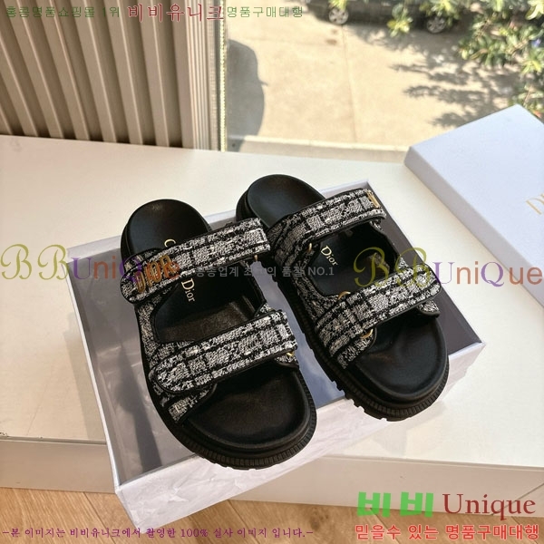     D2466048-4