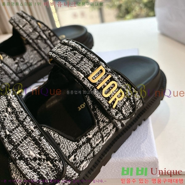     D2466048-4