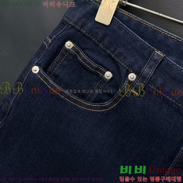   û D25336157