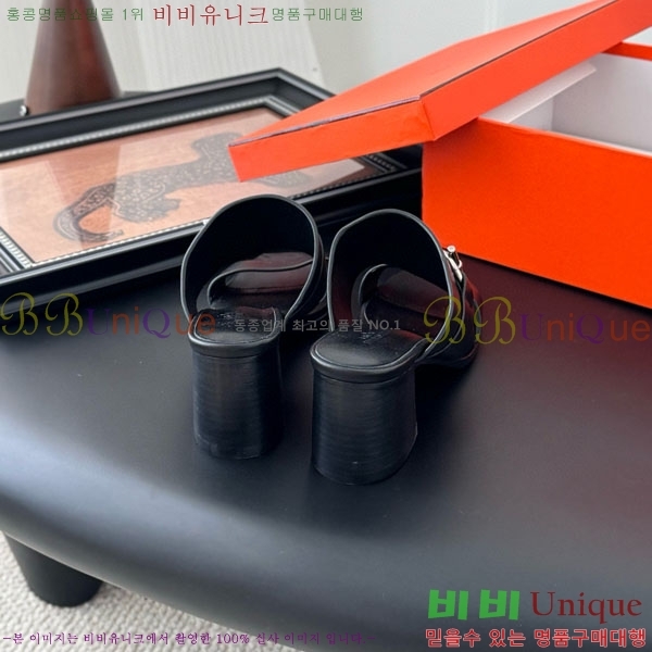 ޽   H52880922