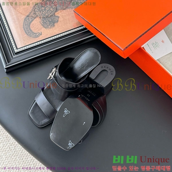 ޽   H52880922
