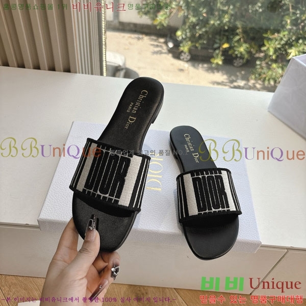    D8907737