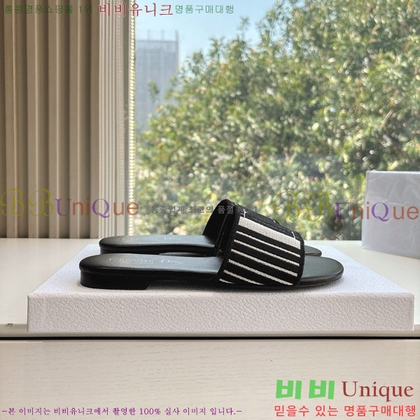    D8907737