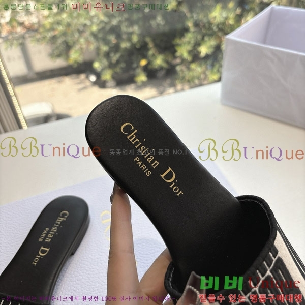    D8907737