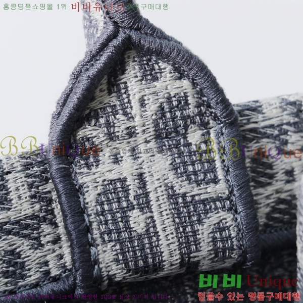 # Ʈ  Ʈ  M1288-557