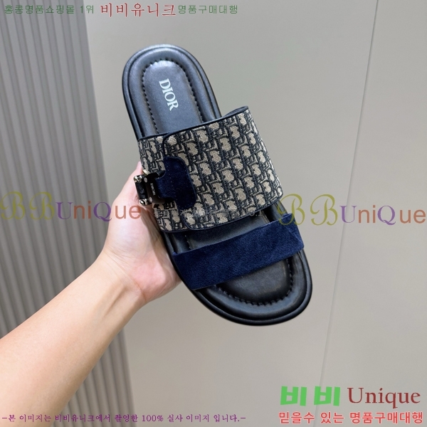   / D896570-2