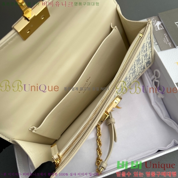 # 30 Montaigne ž ڵ M9601-102