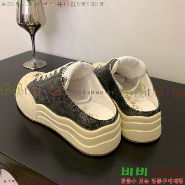  * Ŀ  32HG872561-8