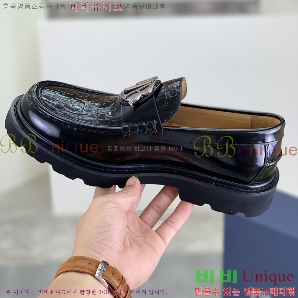    DR8060776-7