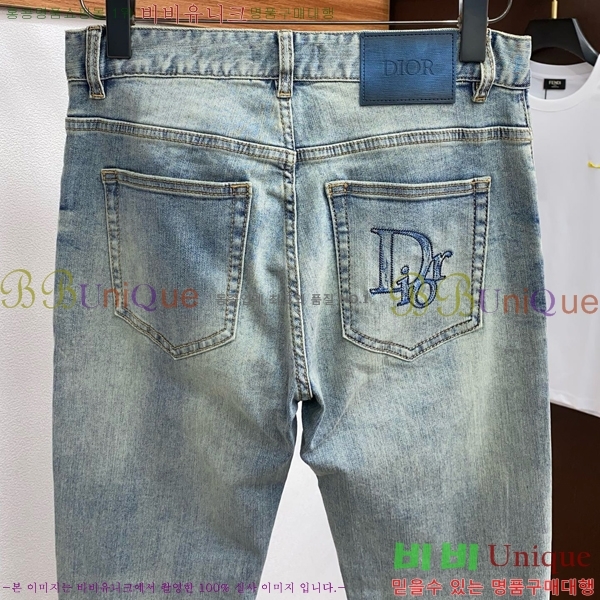   û D2553185