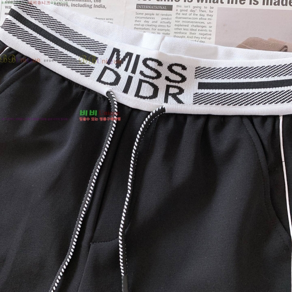   ݹ D255685