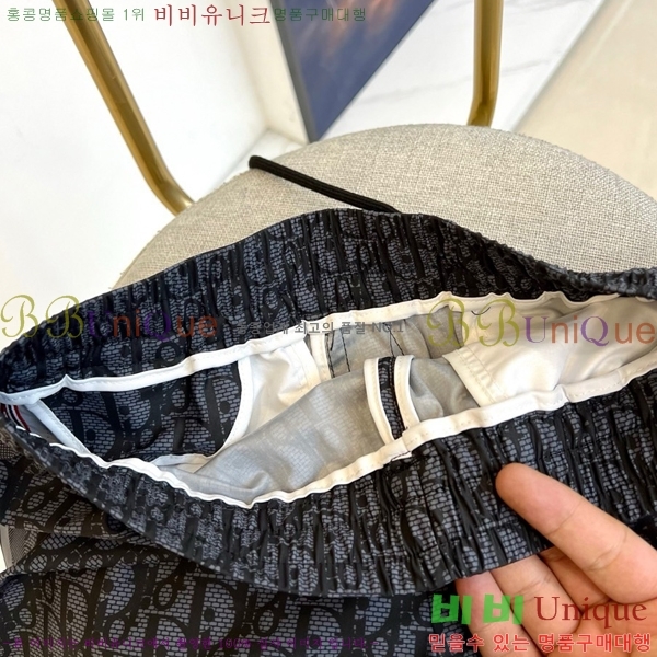   ݹ D255686-2