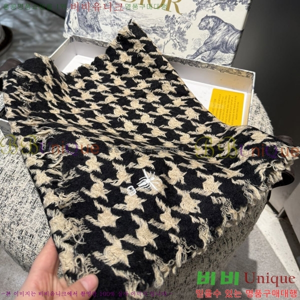 # ÷/ī D452004-3