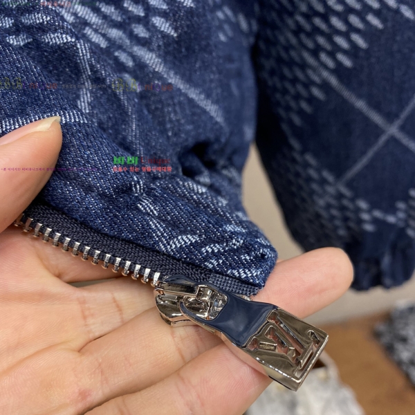  * þ   43LV2511126-1